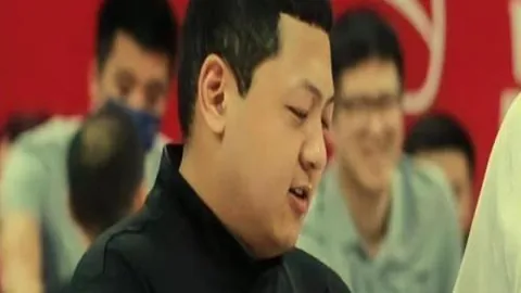 那不勒斯与科莫半场平分秋色，拉赫马尼意外自摆乌龙，拉斯帕多里追平比分